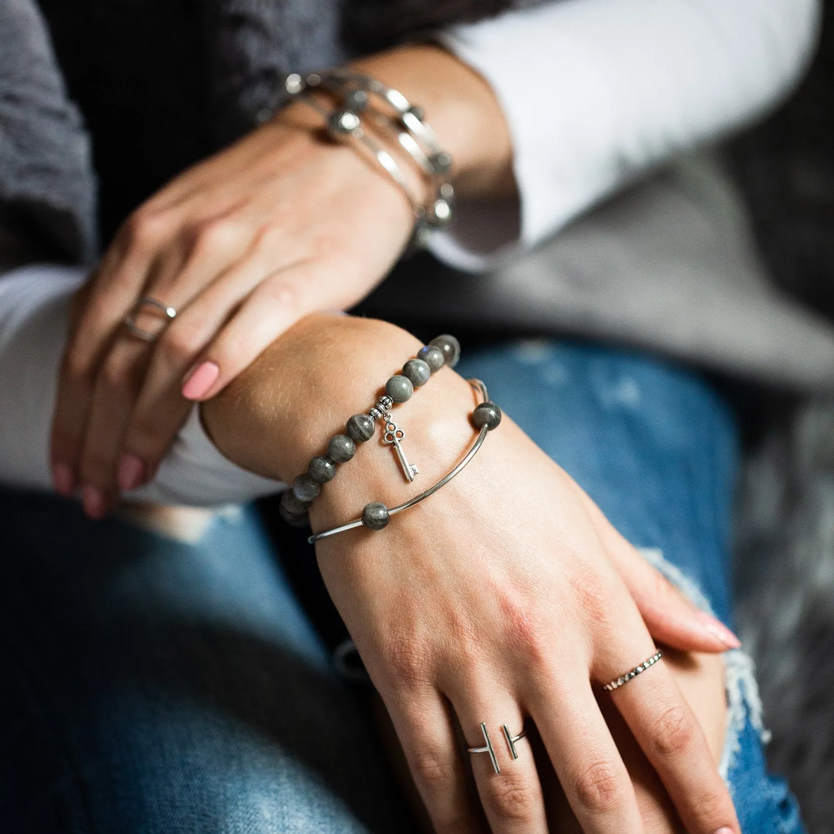 Flip Flop | Stone Beaded Charm Bracelet | Howlite - Calmness